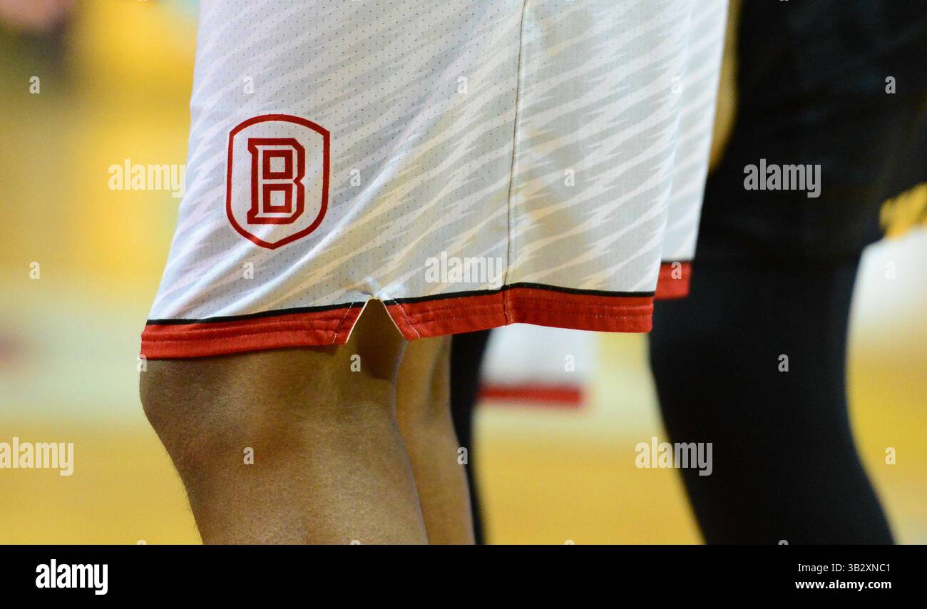 Das Bradley Basketball Logo auf einer Shorts während des NCAA Basketballspiels zwischen den Towson Tigers und den Bradley Braves während des Gildan Charleston Classic in der TD Arena am 22. November 2015 in Charleston, South Carolina. Jacob Kupferman/CSM(Bild: © Jacob Kupferman/CSM via ZUMA Wire) Stockfoto