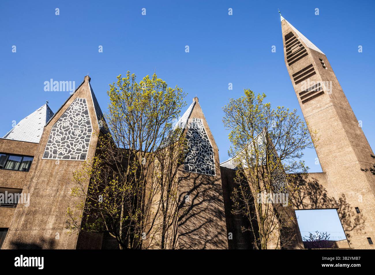 Kirche St. Gertrud des Architekten Gottfried Boehm an der Krefelder Straße, Köln. St. Gertrud Kirche von Gottfried Böhm in der Krefelder Str Stockfoto