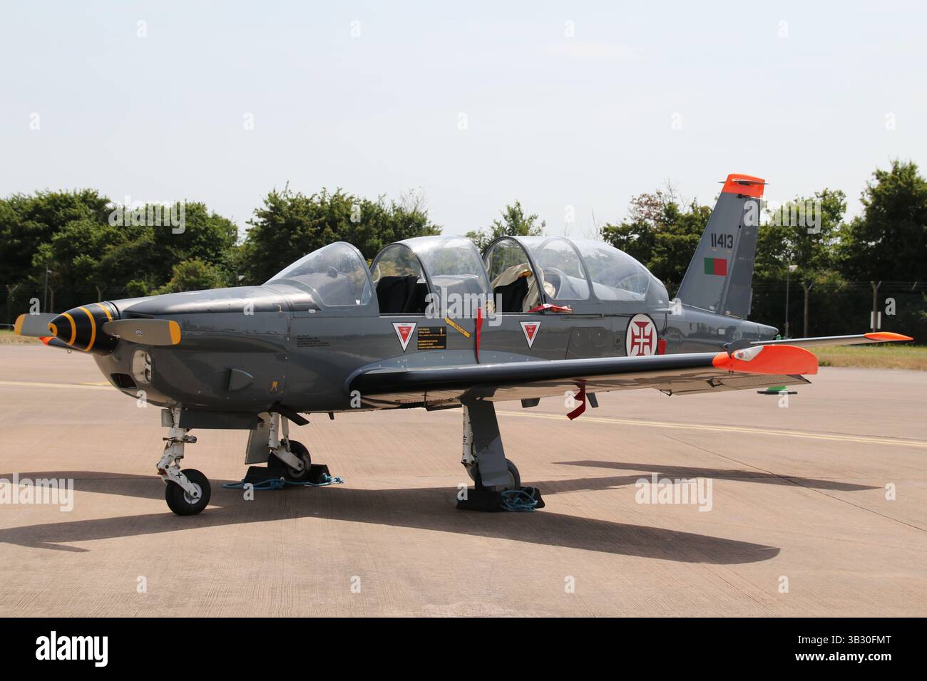 11413, ein SOCATA TB30 Epsilon, das von der portugiesischen Luftwaffe (Forca Aérea Portuguesa) betrieben wird, auf der Royal International Air Tattoo 2022 (RIAT 22), die bei der RAF Fairford in Gloucestershire (England) stattfand. Stockfoto