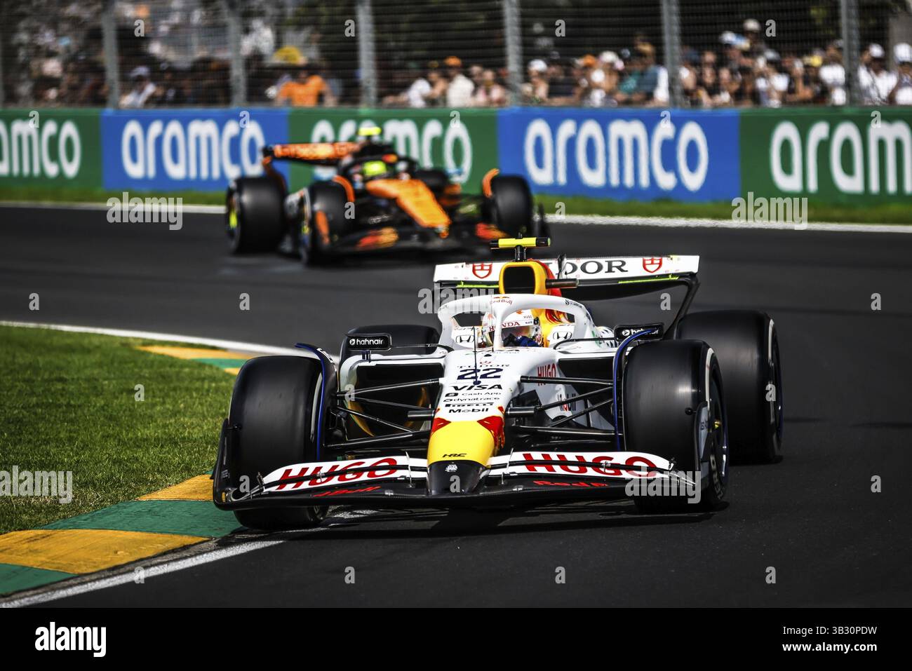 Yuki Tsunoda aus Japan fährt das Visa Cash App Racing Bulls F1 Team VCARB 02 während des dritten Trainings beim Großen Preis von Australien 2025 in Albert Park in Stockfoto