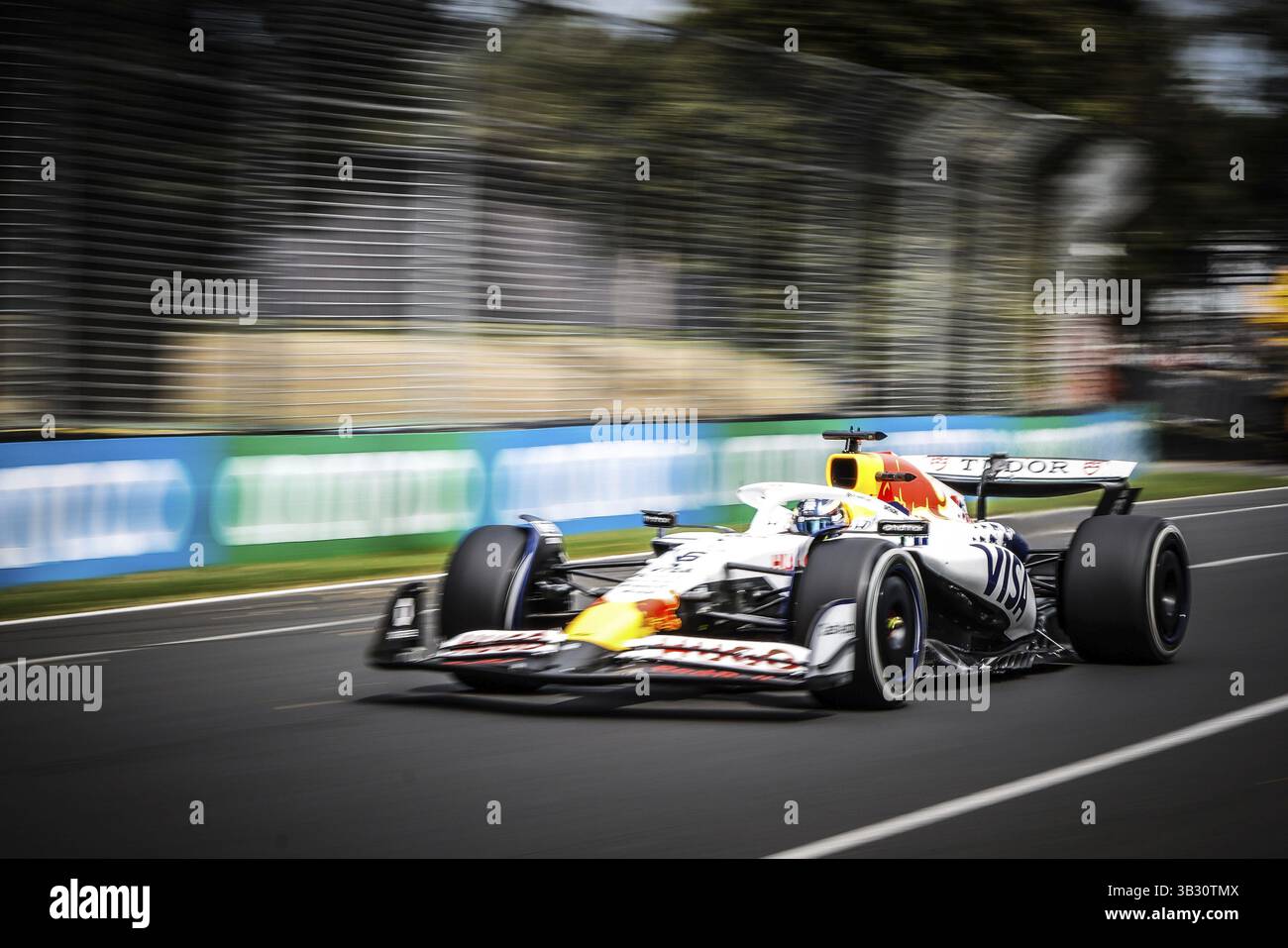 MELBOURNE, AUSTRALIEN – 15. MÄRZ: Isack Hadjar aus Frankreich fährt das Visa Cash App Racing Bulls F1 Team VCARB 02 während des dritten Trainings in der Austr 2025 Stockfoto