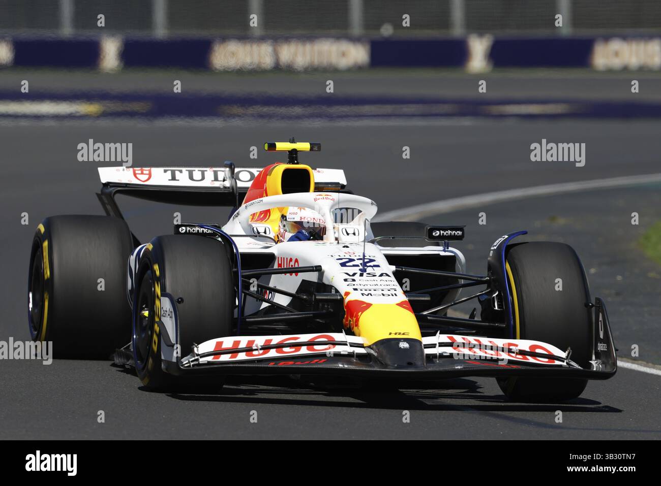 MELBOURNE, AUSTRALIEN - 14. MÄRZ: Yuki Tsunoda aus Japan fährt das Visa Cash App Racing Bulls F1 Team VCARB 02 während des ersten Trainings in Australien Stockfoto