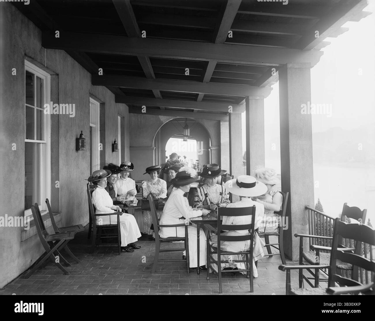 Dezember 2015 - Frauen bei Card Party, Detroit Boat Club, Belle Isle Park, Detroit, Michigan, USA, ca. 1910 (Bild: © Glasshouse Via ZUMA Wire) Stockfoto