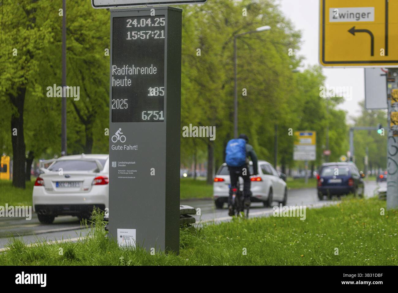 Ein Fahrradzähler ist ein elektronisches Gerät, das die Anzahl der Fahrräder aufzeichnet, die innerhalb eines bestimmten Zeitraums an einem Ort vorbeifahren. Es wird oft darauf verwiesen Stockfoto