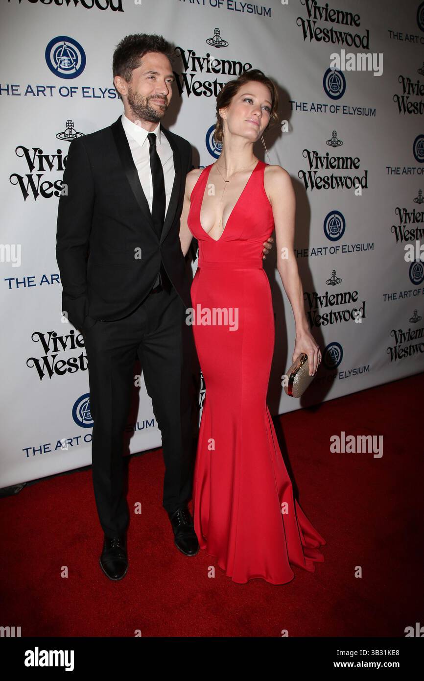 9. Januar 2016 - Culver City, CA, USA - VLOS ANGELES - 9. JAN: Topher Grace, Ashley Hinshaw bei der Art of Elysium Neunte jährliche Himmelsgala bei der 3LABS am 9. Januar 2016 in Culver City, CA Foto via Newscom (Credit Image: © hPa/Newscom via ZUMA Press) Stockfoto