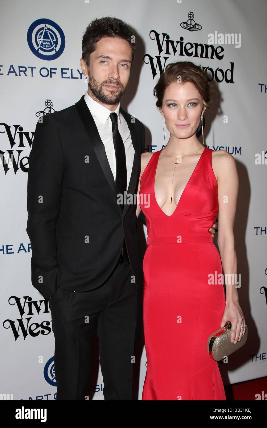 9. Januar 2016 - Culver City, CA, USA - VLOS ANGELES - 9. JAN: Topher Grace, Ashley Hinshaw bei der Art of Elysium Neunte jährliche Himmelsgala bei der 3LABS am 9. Januar 2016 in Culver City, CA Foto via Newscom (Credit Image: © hPa/Newscom via ZUMA Press) Stockfoto