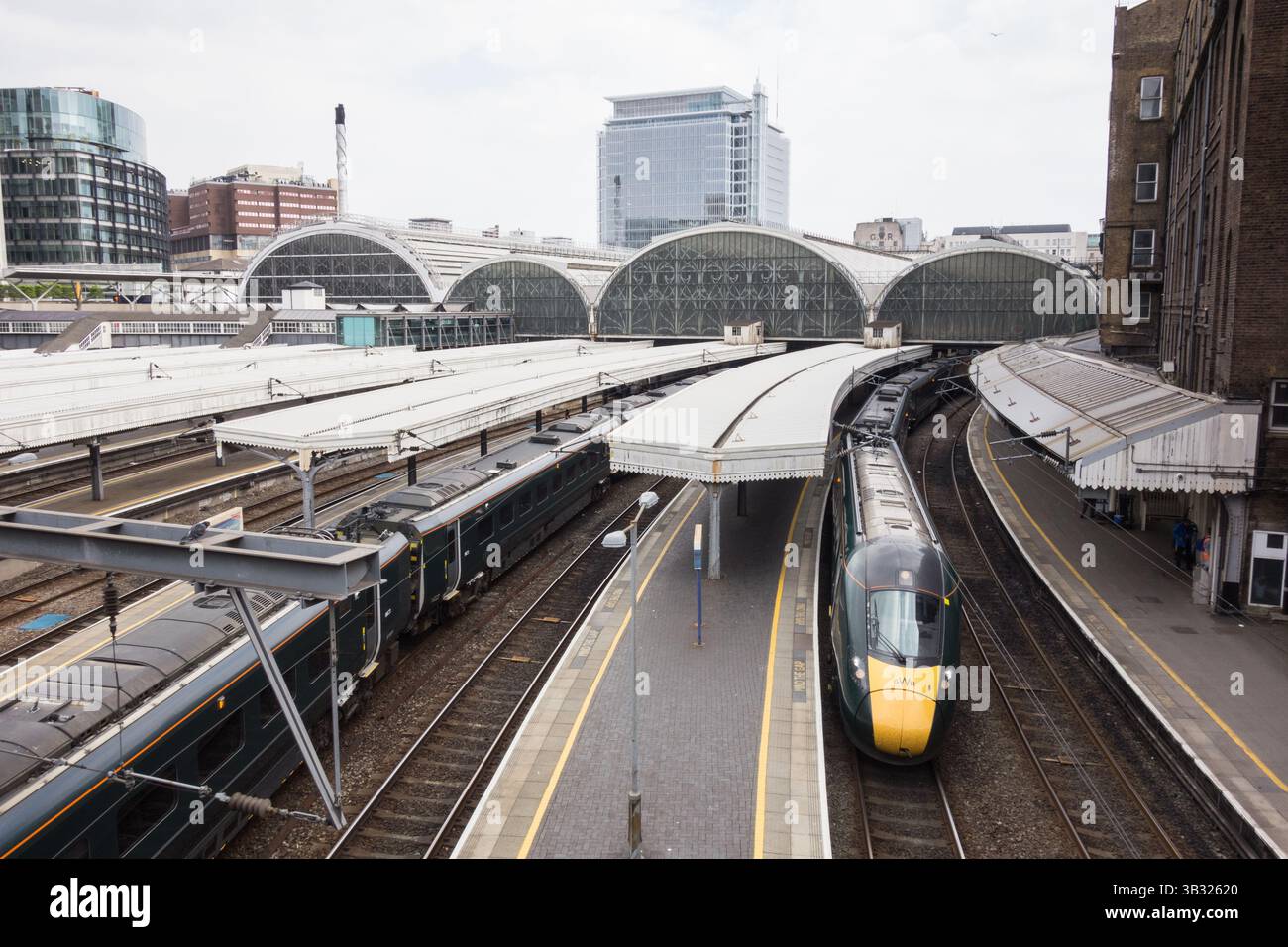 Bahnsteige am Bahnhof Paddington, London, England, Großbritannien Stockfoto