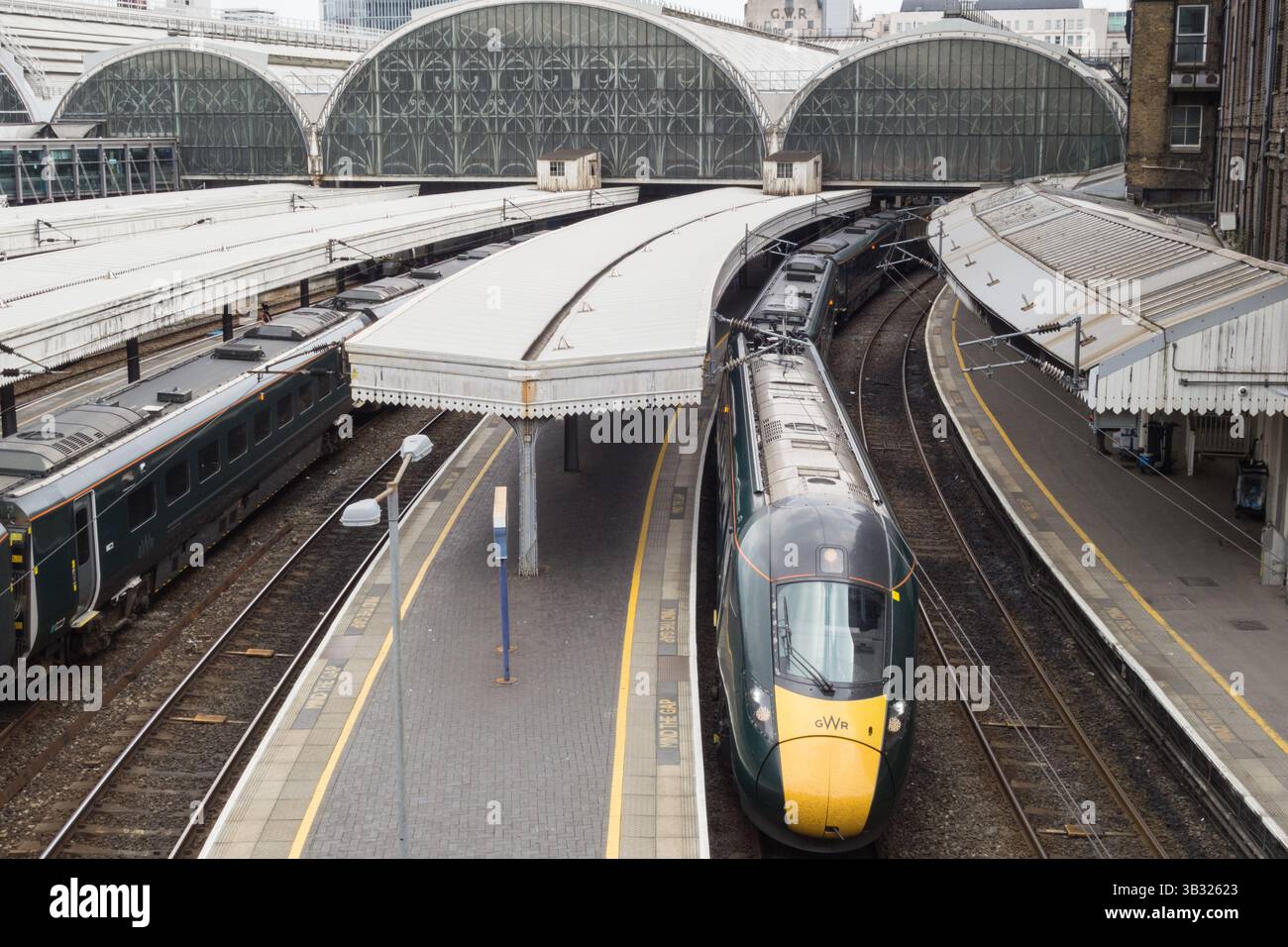 Bahnsteige am Bahnhof Paddington, London, England, Großbritannien Stockfoto