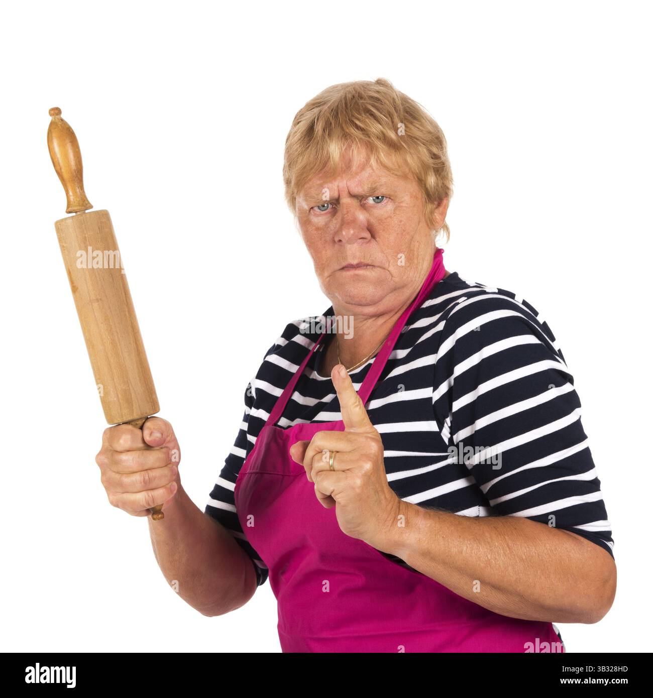Sehr verärgerte ältere Frau mit Nadelrolle isoliert über weiß Hintergrund Stockfoto