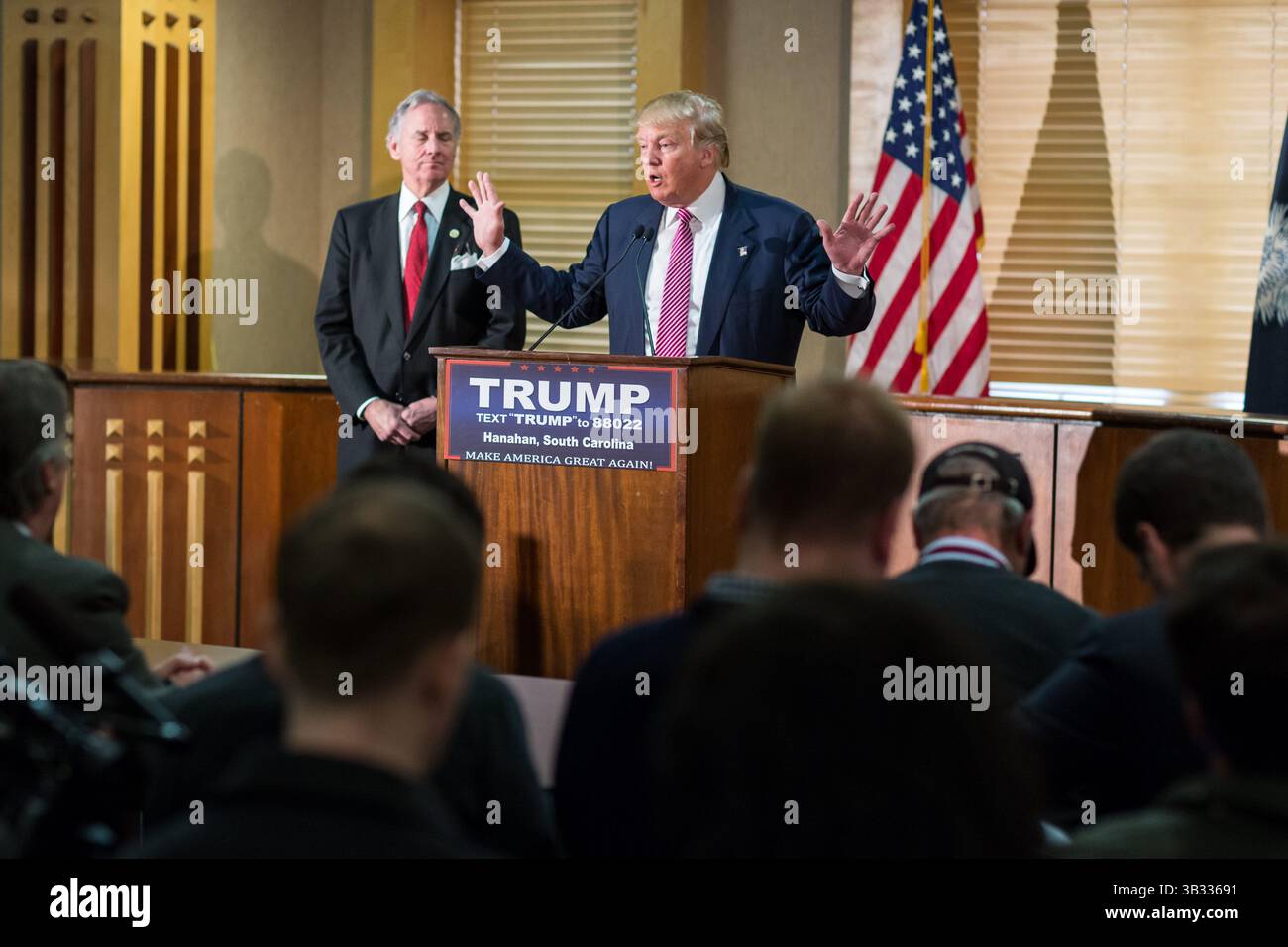 15. Februar 2016: Hanahan, SOUTH CAROLINA, Vereinigte Staaten von Amerika, republikanischer Präsidentschaftskandidat Donald Trump während einer Pressekonferenz am 15. Februar 2016 in Hanahan, South Carolina. (Bild: © Richard Ellis Via ZUMA Wire) Stockfoto