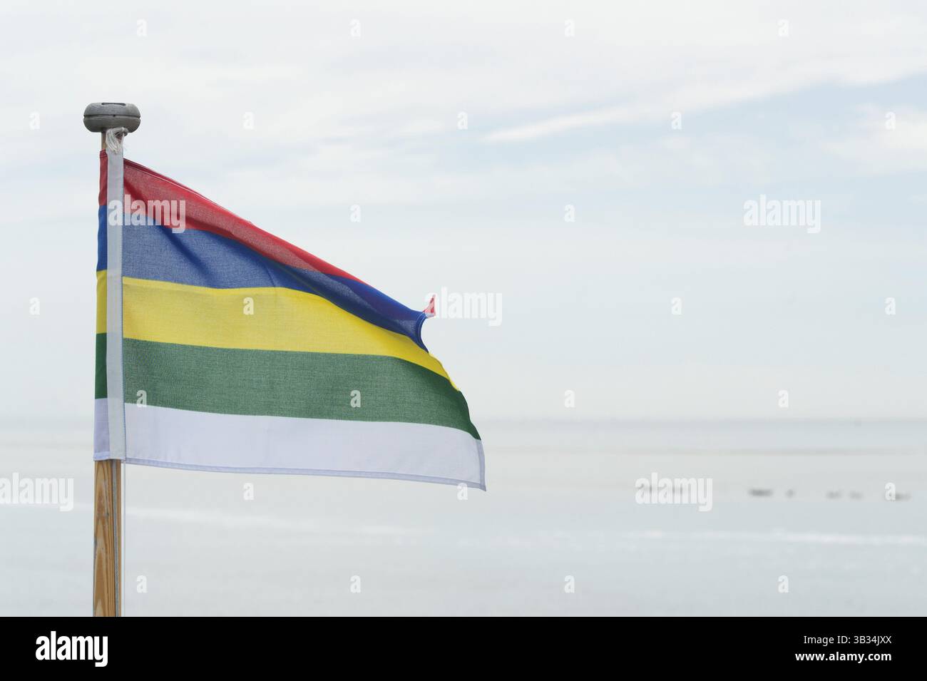 Flagge der niederländischen Wattenmeer Insel Terschelling am Meer Stockfoto