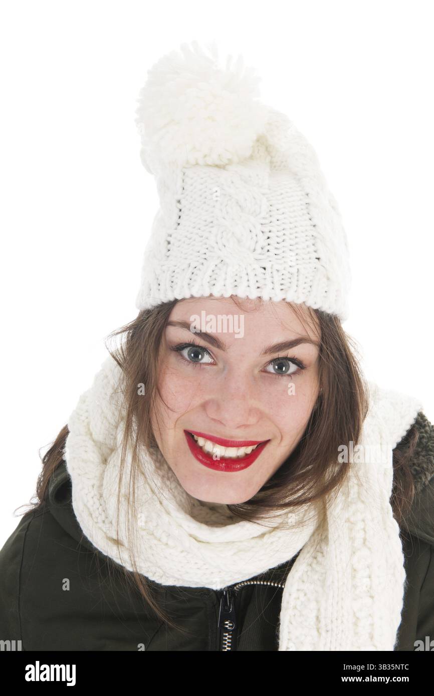 Portrait eines Mädchens mit wintermantel Fäustlinge und Kappe wieder auf weißem Hintergrund Stockfoto