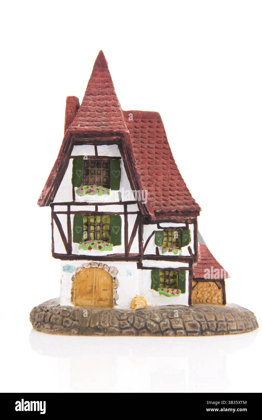 Deutsche Holz Holz Haus auf weißem Hintergrund Stockfoto