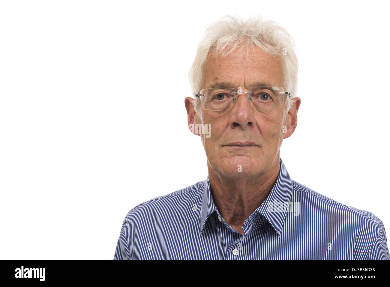 Portrait Senior Mann isoliert vor weißem Hintergrund Stockfoto