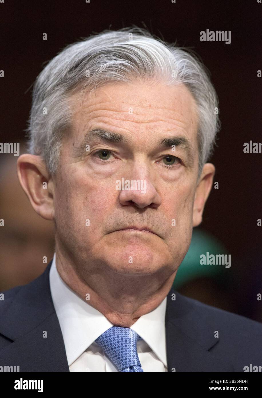 28. November 2017 - Washington, District of Columbia, Vereinigte Staaten von Amerika - Jerome H. Powell gibt am Dienstag, 28. November 2017 vor dem Senatsausschuss für Banken, Wohnungsbau und Stadtentwicklung Zeugnis über seine Ernennung zum Vorsitzenden des Board of Governors des Federal Reserve Systems auf dem Capitol Hill in Washington, DC. Credit: Ron Sachs / CNP (Credit Image: © Ron Sachs/CNP via ZUMA Wire) Stockfoto