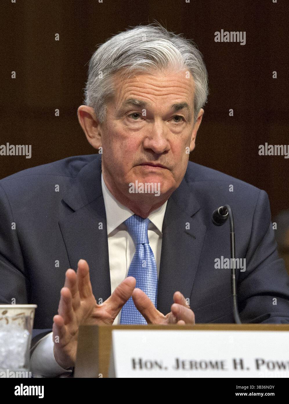 28. November 2017 - Washington, District of Columbia, Vereinigte Staaten von Amerika - Jerome H. Powell gibt am Dienstag, 28. November 2017 vor dem Senatsausschuss für Banken, Wohnungsbau und Stadtentwicklung Zeugnis über seine Ernennung zum Vorsitzenden des Board of Governors des Federal Reserve Systems auf dem Capitol Hill in Washington, DC. Credit: Ron Sachs / CNP (Credit Image: © Ron Sachs/CNP via ZUMA Wire) Stockfoto