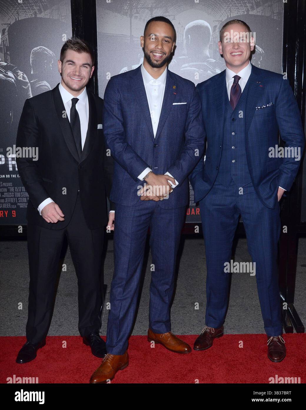 5. Februar 2018 - Burbank, CA, USA - LOS ANGELES - 5. Februar: Alec Skarlatos, Anthony Sadler, Spencer Stone bei der Weltpremiere von „The 15:17 to Paris“ im Warner Brothers Studio am 5. Februar 2018 in Burbank, CA (Credit Image: © Kathy Hutchins Via ZUMA Wire) Stockfoto