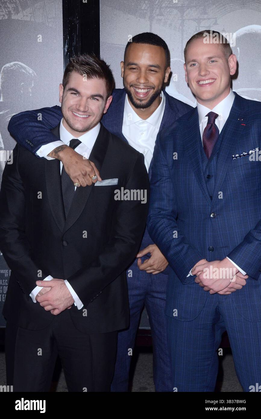 5. Februar 2018 - Burbank, CA, USA - LOS ANGELES - 5. Februar: Alec Skarlatos, Anthony Sadler, Spencer Stone bei der Weltpremiere von „The 15:17 to Paris“ im Warner Brothers Studio am 5. Februar 2018 in Burbank, CA (Credit Image: © Kathy Hutchins Via ZUMA Wire) Stockfoto