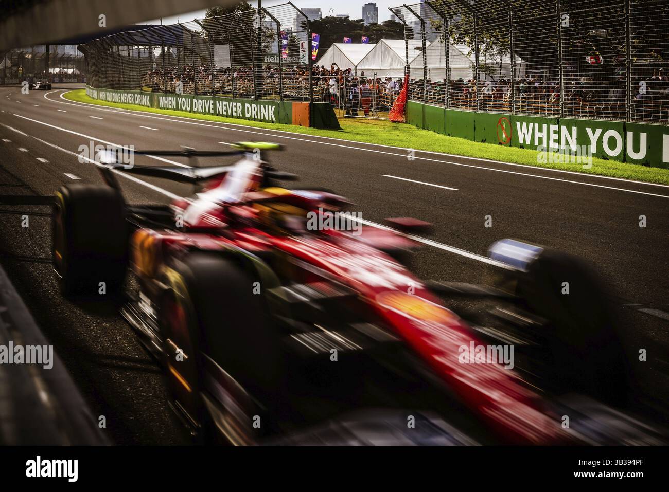 MELBOURNE, AUSTRALIEN – 14. MÄRZ: Lewis Hamilton aus Großbritannien fährt den Scuderia Ferrari HP SF-25 während des zweiten Trainings im Australian Gr 2025 Stockfoto