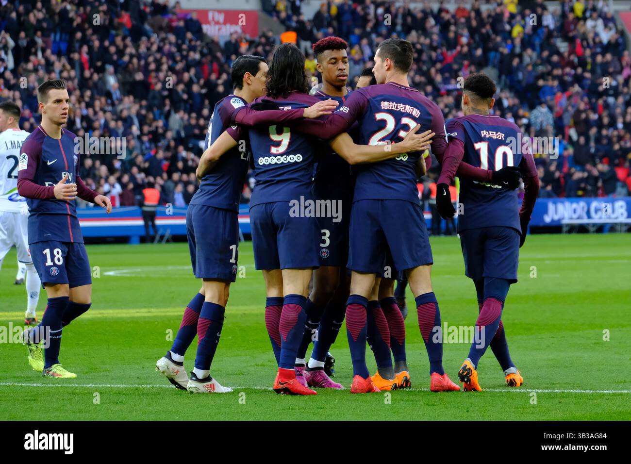 17. Februar 2018 - Paris, Frankreich - Freude der Pariser SG-Mannschaft nach der Eröffnung des Punktes im Ligaspiels der Ligue 1 Paris SG gegen Strasbourg RC im Parc des Princes Stadium in Paris - Frankreich. Paris SG gewann 5-2 (Credit Image: © Pierre Stevenin Via ZUMA Wire) Stockfoto