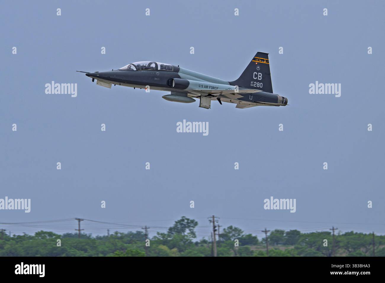 Wings Over West Texas 4-18-2025 Dyess AFB, TX USA USAF Northrop T-38C 64-13280 Abfahrt von der Wings Over West Texas Air Show in Dyess AFB Stockfoto