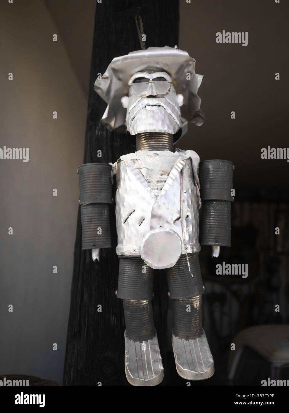 Tin man Figure - Barstow, CA - 04. April 2025 - Route 66 Motel Stockfoto