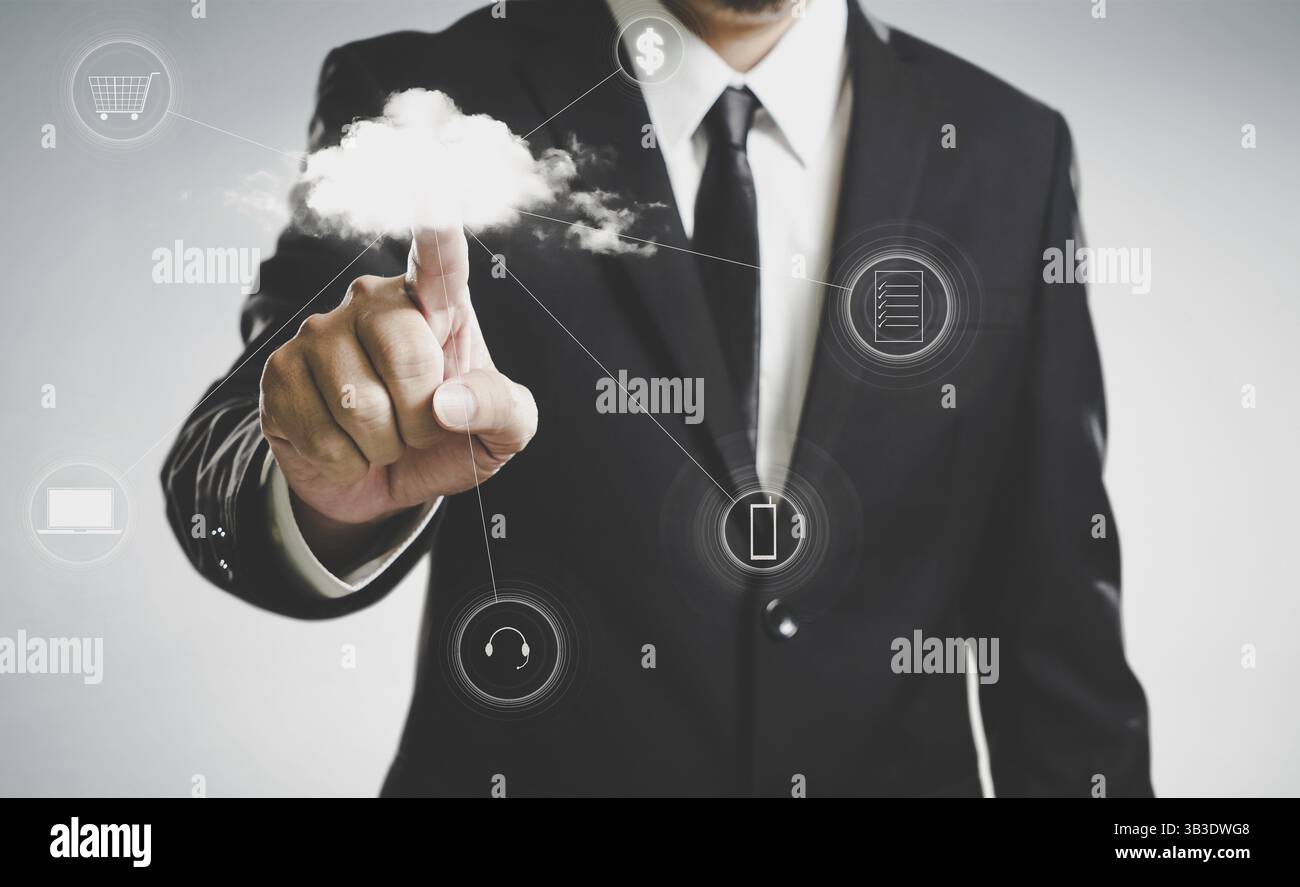 Geschäftsleute setzen auf den Cloud-Server, das zukünftige Geschäftskonzept für Netzwerk-Cloud-Services Stockfoto