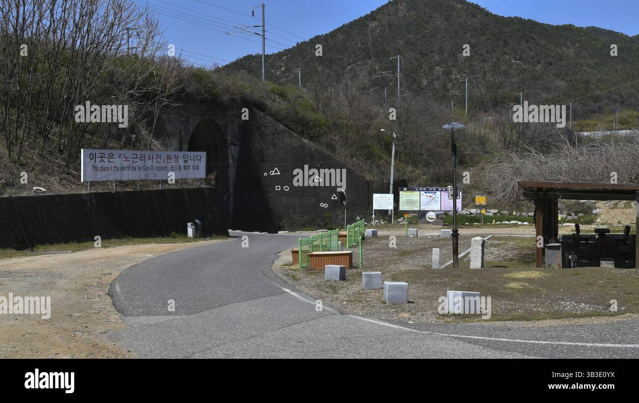 Hwanggan, Südkorea, 14. April 2020: Landscape of Place of No Gun Ri, bei dem Hunderte von koreanischen Zivilisten von amerikanischen Truppen getötet wurden Stockfoto