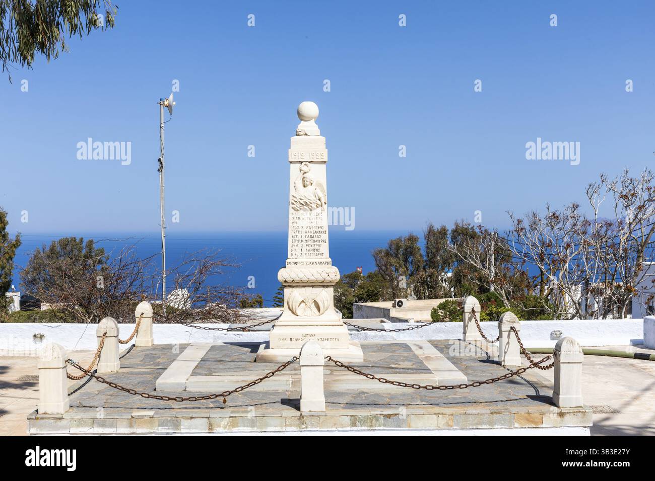 Denkmal für gefallene Soldaten, Imerovigli, Santorin, Griechenland, Europa Stockfoto Denkmal für gefallene Soldaten, Imerovigli, Santorin, Griechenland, Europa Stockfoto