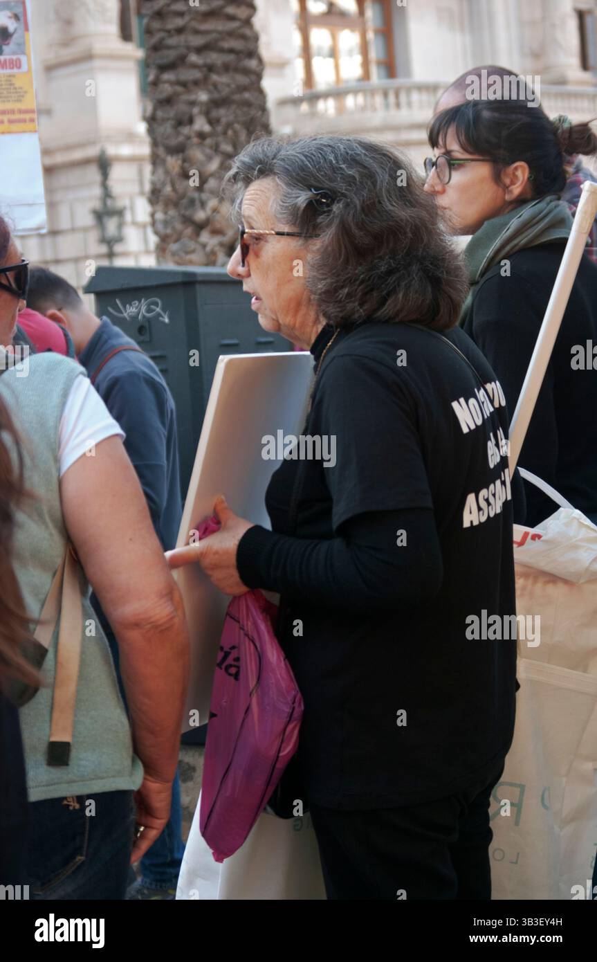Valencia, Spanien, 28. April 2025. Die Demonstration scheiterte wegen des Stromausfalls auf der Iberischen Halbinsel. Stockfoto
