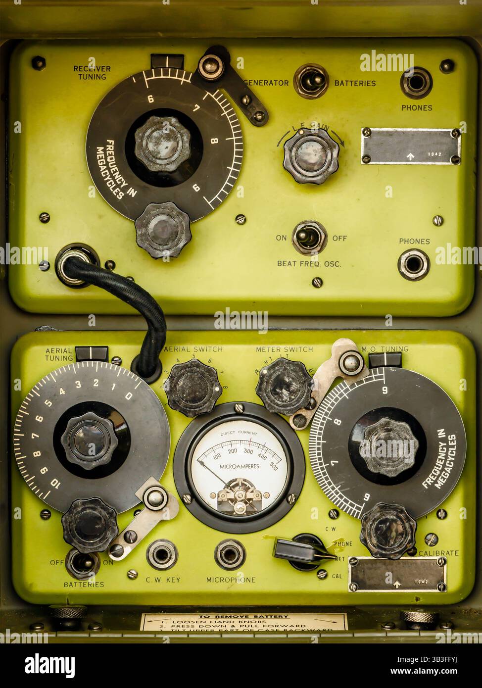 1942 militärischer Funkempfänger aus dem 2. Weltkrieg Stockfoto