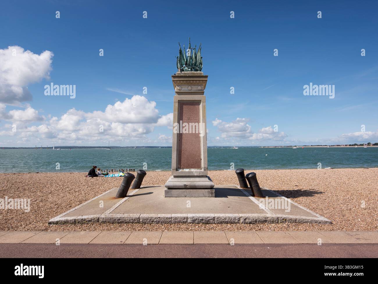 Allgemeine Ansicht der Gedenkstätte für die Offiziere, Seeleute und Marinesoldaten der HMS Shannon Naval Brigade an der Küste von Southsea, von Osten, 2017. Stockfoto