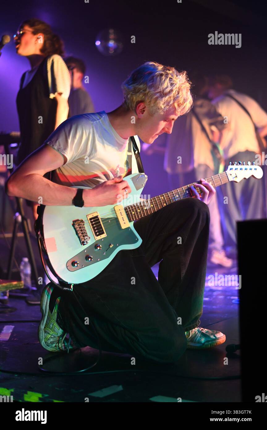 Matt Gleeson, Gitarrist von Welly, trat am 23. April 2025 mit der Band bei Beat Generator in Dundee, Schottland auf. Stockfoto