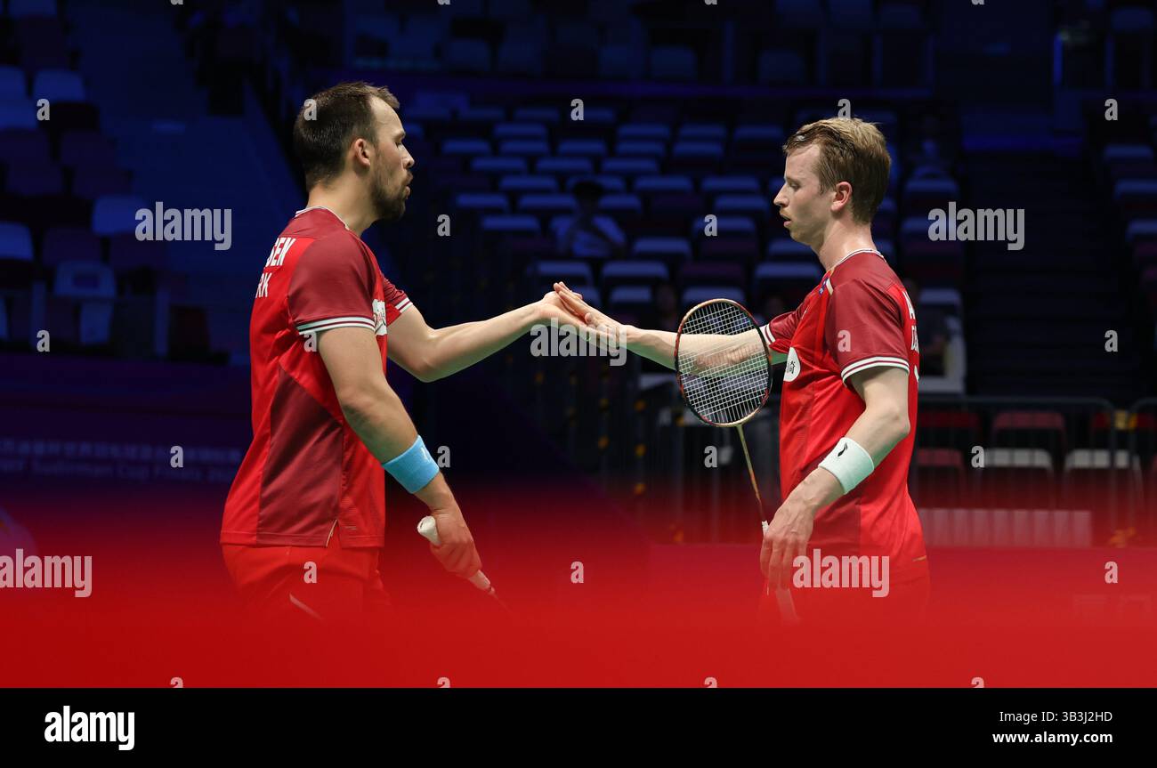 (250429) -- XIAMEN, 29. April 2025 (Xinhua) -- Kim Astrup (R)/anders Skaarup Rasmussen aus Dänemark feiert im Doppelspiel der Männer gegen Rory Easton/Alex Green aus England während des Gruppenspiels zwischen Dänemark und England beim BWF Sudirman Cup in Xiamen, südöstlich Chinas Provinz Fujian, 29. April 2025. (Xinhua/Wang Kaiyan) Stockfoto