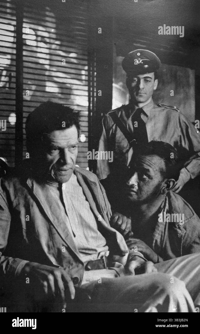 Die Schauspieler Paul Scofield, Robert Robinson und Harry H. Corbett in dem Stück The Power and the Glory, 1960er Jahre Stockfoto