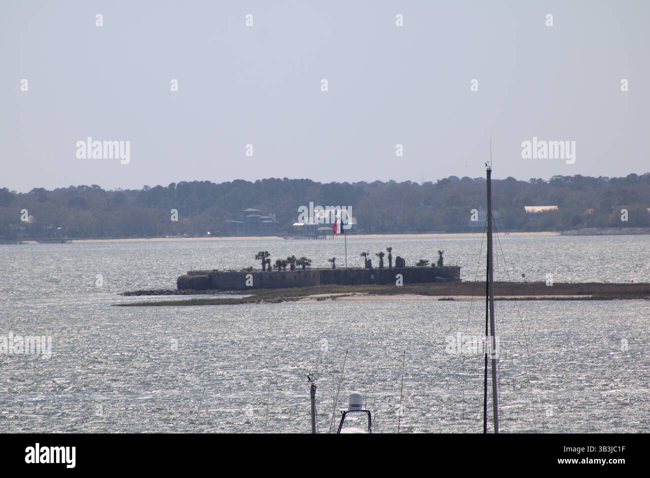 Fort Sumter aus der Ferne Stockfoto