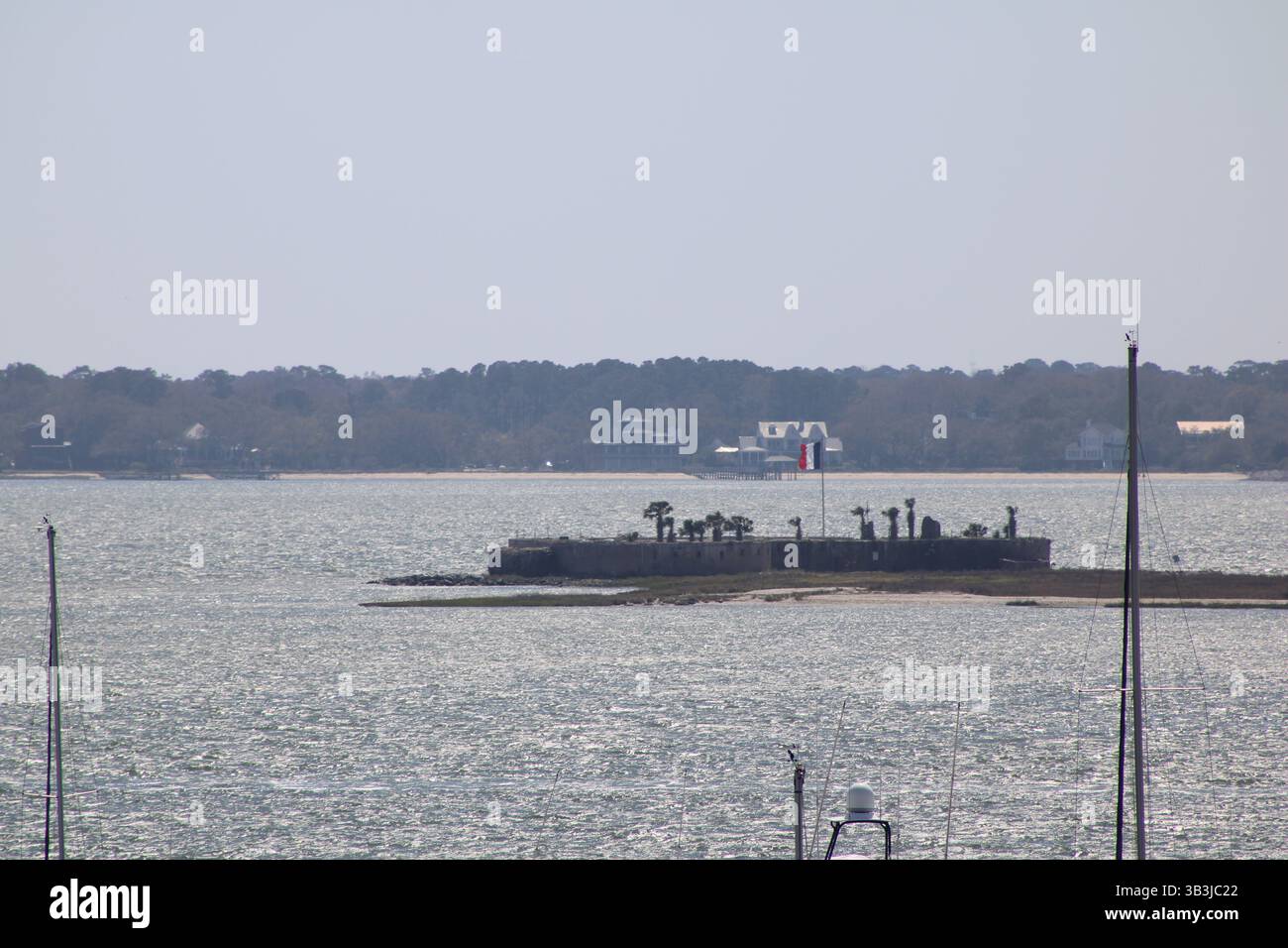 Fort Sumter aus der Ferne Stockfoto