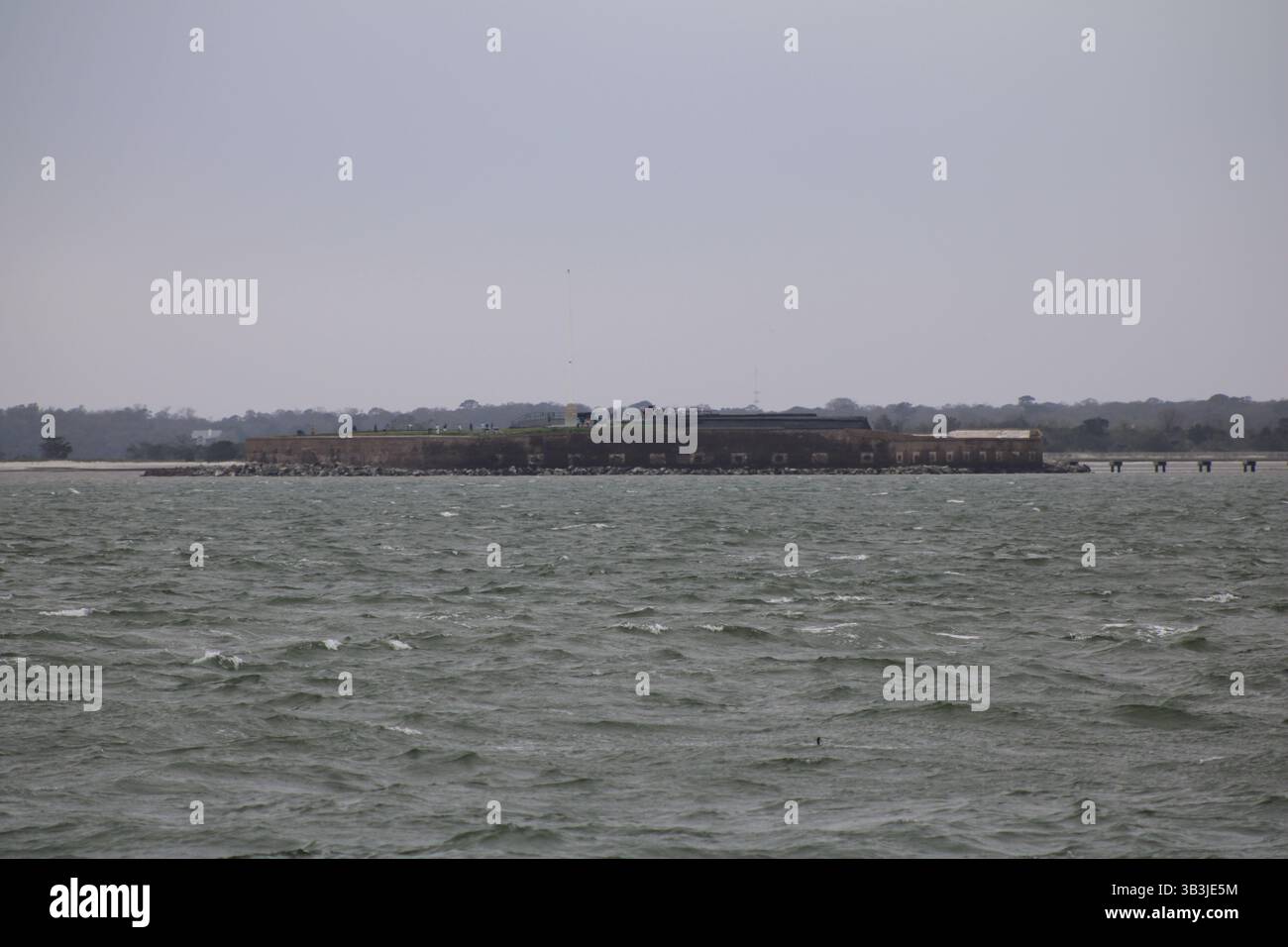 Fort Sumter aus der Ferne Stockfoto