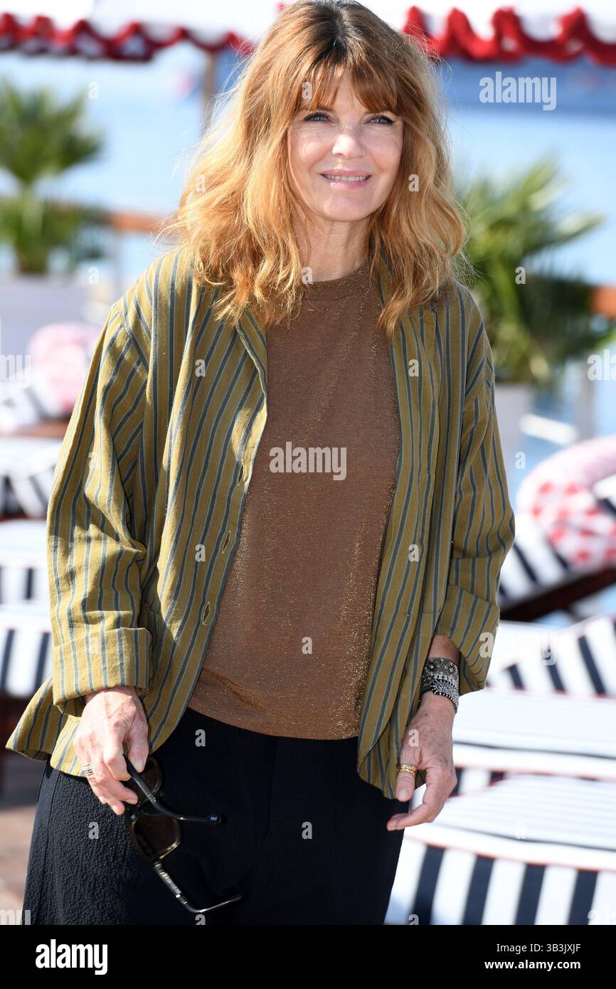 Cannes, Frankreich. April 2025. Gwendoline Hamon nimmt am „Rien ne T'efface“ Fotocall während des 8. Canneseries International Festival in Plage du Majestic 5 Teil. Quelle: SOPA Images Limited/Alamy Live News Stockfoto