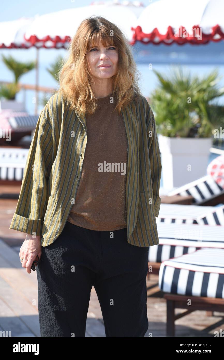 Cannes, Frankreich. April 2025. Gwendoline Hamon nimmt am „Rien ne T'efface“ Fotocall während des 8. Canneseries International Festival in Plage du Majestic 5 Teil. Quelle: SOPA Images Limited/Alamy Live News Stockfoto