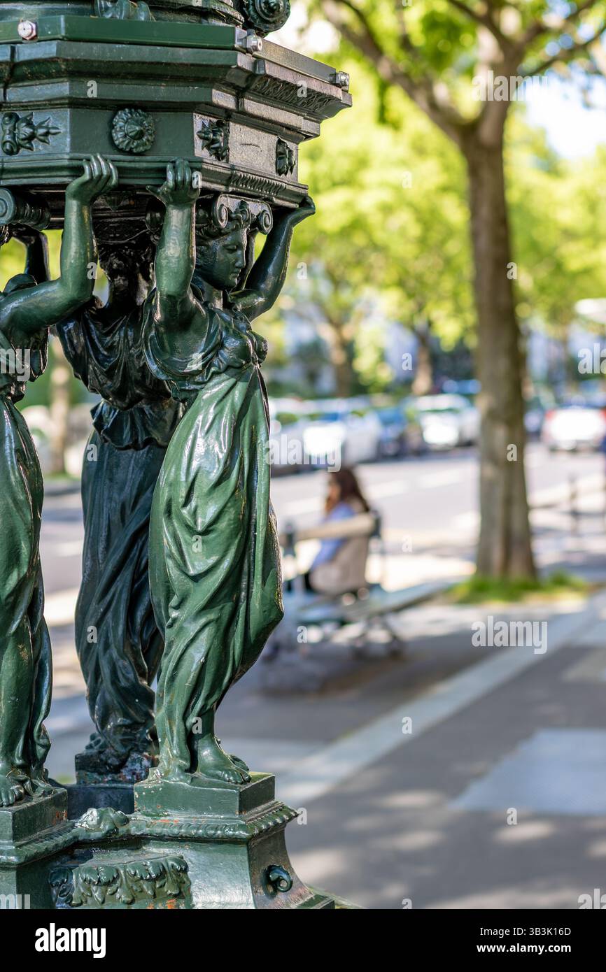 Wallace Fountain, ein öffentlicher Trinkbrunnen, der 1870 in den Straßen von Paris errichtet wurde Stockfoto