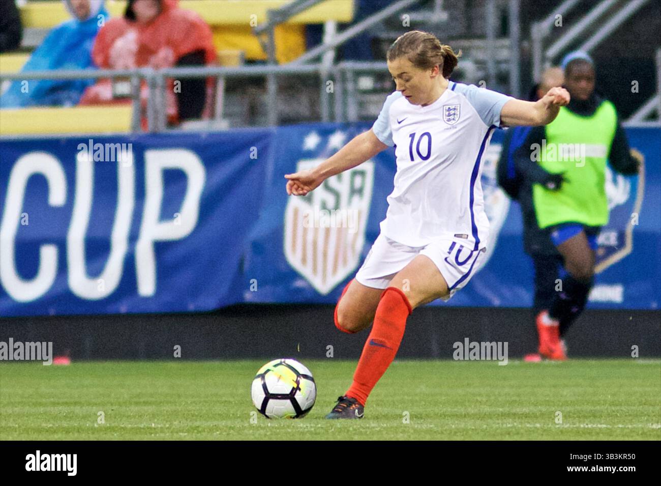 1. März 2018: Kolumbus, Ohio, USA – Stürmer der englischen Frauennationalmannschaft Fran Kirby (10) tritt im Mapfre Stadium im Spiel zwischen der englischen Frauennationalmannschaft und der französischen Frauennationalmannschaft. (Kreditbild: © Scott Stuart via ZUMA Wire) Stockfoto