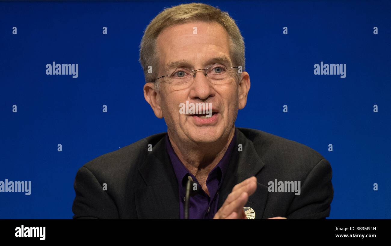 15. September 2017 – Pasadena, USA – Cassini Program Manager Earl Maize spricht während einer Pressekonferenz nach dem Ende der Cassini-Huygens Saturn-Mission im NASA Jet Propulsion Laboratory am 15. September 2017 in Pasadena, Kalifornien. (Bild: © Joel Kowsky/Planet Pix via ZUMA Wire) Stockfoto