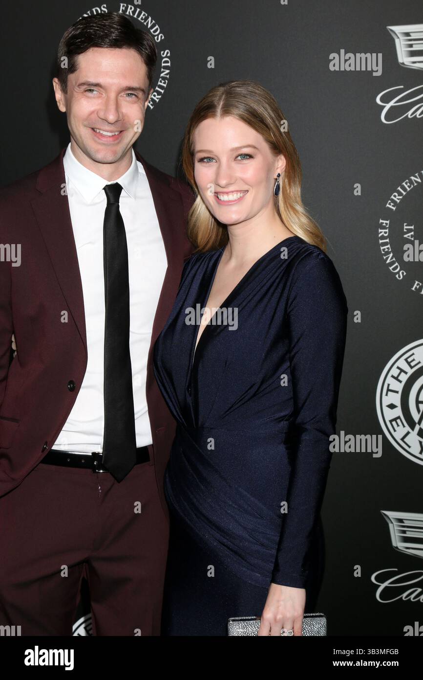 6. Januar 2018 - Santa Monica, CA, USA - LOS ANGELES - 6. JAN: Topher Grace, Ashley Hinshaw bei The Art of Elysium präsentiert John Legend's HEAVEN in Barker Hanger am 6. Januar 2018 in Santa Monica, CA (Bild: © Kathy Hutchins Via ZUMA Wire) Stockfoto