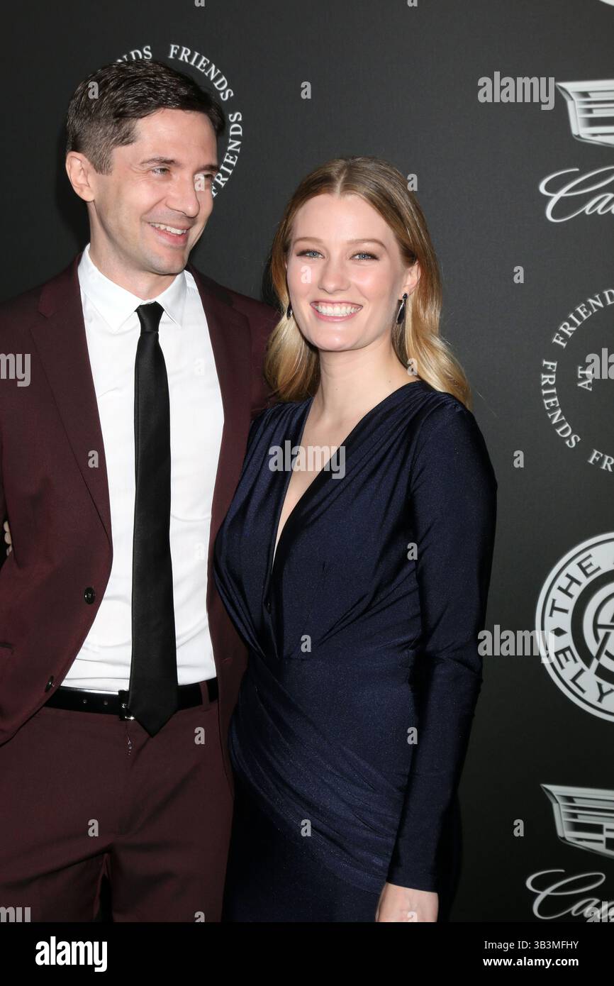 6. Januar 2018 - Santa Monica, CA, USA - LOS ANGELES - 6. JAN: Topher Grace, Ashley Hinshaw bei The Art of Elysium präsentiert John Legend's HEAVEN in Barker Hanger am 6. Januar 2018 in Santa Monica, CA (Bild: © Kathy Hutchins Via ZUMA Wire) Stockfoto