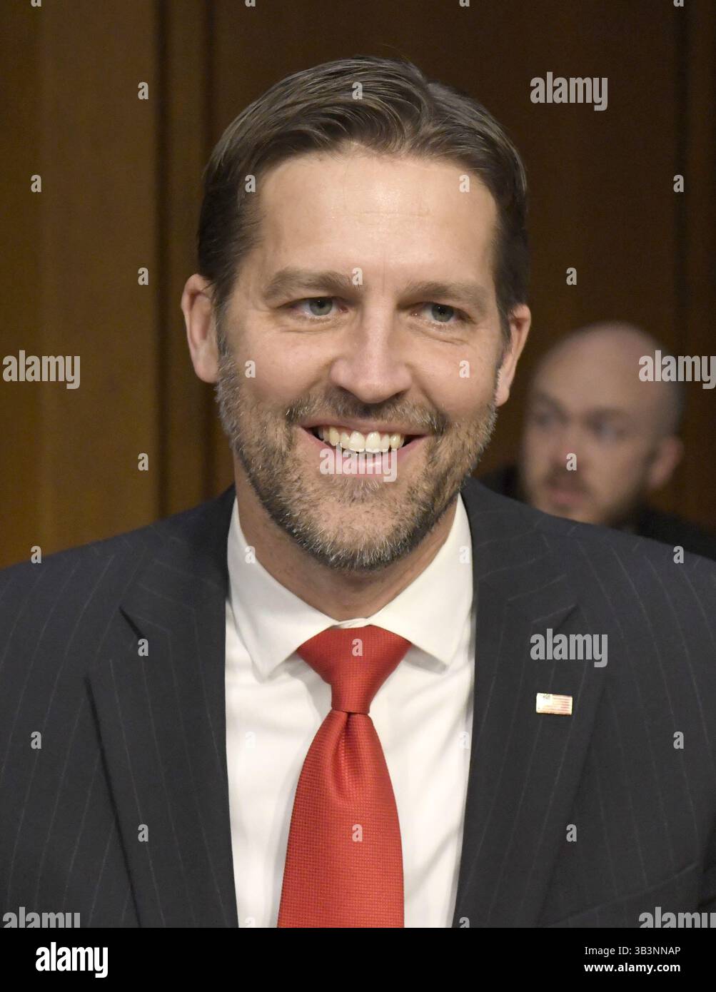 28. November 2017 - Washington, District of Columbia, Vereinigte Staaten von Amerika - Senator Ben Sasse (Republikaner von Nebraska) mit neuem Bart bei der Anhörung des US-Senats für Banken, Wohnen und Stadtentwicklung zur Ernennung von Jerome H. Powell zum Vorsitzenden des Gouverneursrats des Federal Reserve Systems auf dem Capitol Hill in Washington, DC am Dienstag, 28. November 2017..Credit: Ron Sachs / CNP (Bild: © Ron Sachs/CNP) Stockfoto