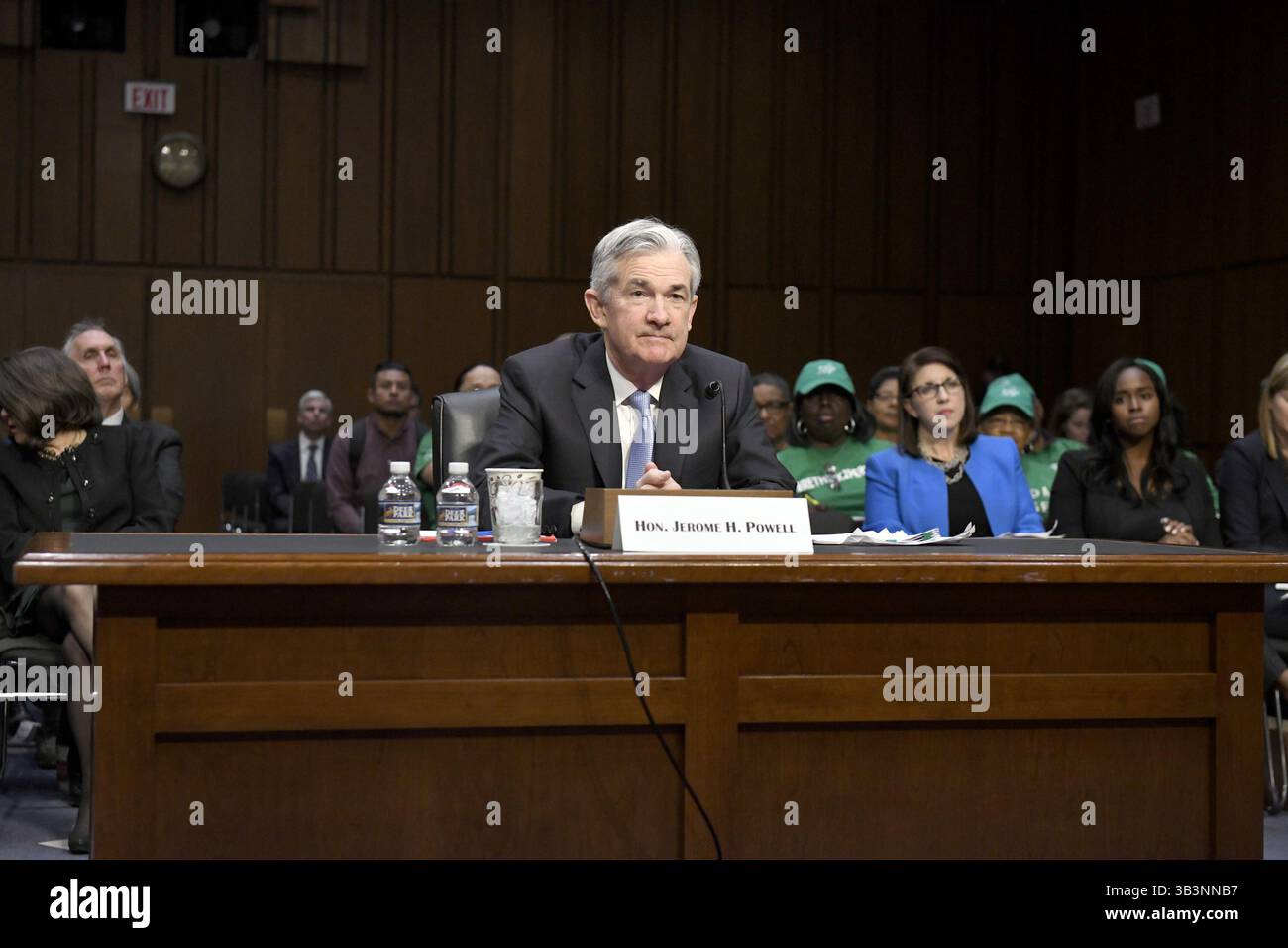 28. November 2017 - Washington, District of Columbia, Vereinigte Staaten von Amerika - Jerome H. Powell gibt am Dienstag, 28. November 2017 vor dem Senatsausschuss für Banken, Wohnungsbau und Stadtentwicklung Zeugnis über seine Ernennung zum Vorsitzenden des Board of Governors des Federal Reserve Systems auf dem Capitol Hill in Washington, DC. Credit: Ron Sachs / CNP (Credit Image: © Ron Sachs/CNP via ZUMA Wire) Stockfoto