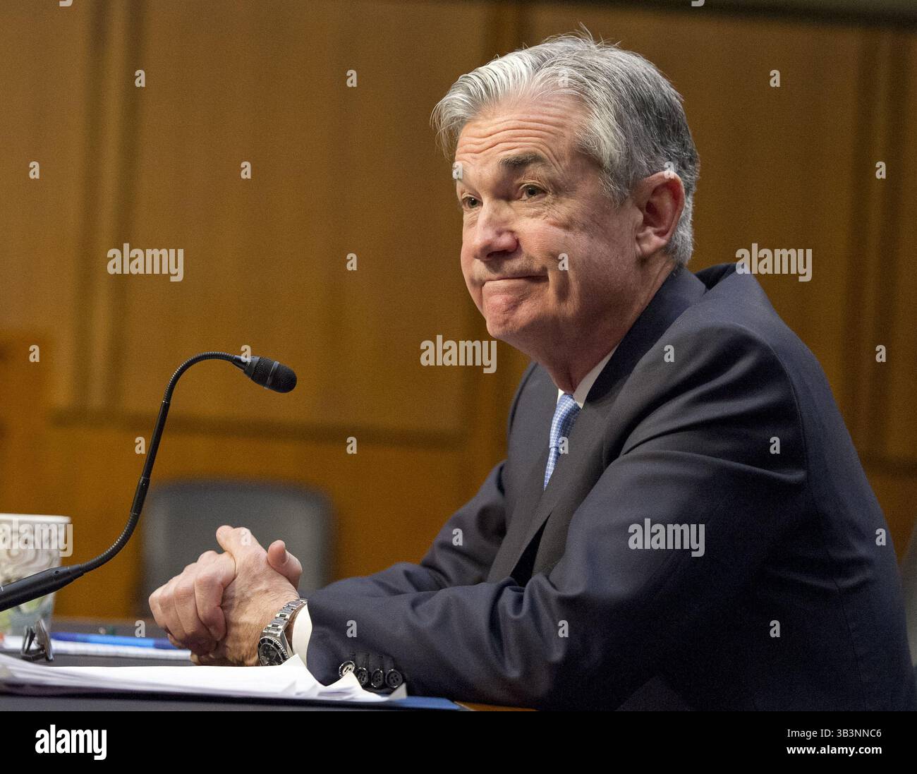 28. November 2017 - Washington, District of Columbia, Vereinigte Staaten von Amerika - Jerome H. Powell gibt am Dienstag, 28. November 2017 vor dem Senatsausschuss für Banken, Wohnungsbau und Stadtentwicklung Zeugnis über seine Ernennung zum Vorsitzenden des Board of Governors des Federal Reserve Systems auf dem Capitol Hill in Washington, DC. Credit: Ron Sachs / CNP (Credit Image: © Ron Sachs/CNP via ZUMA Wire) Stockfoto