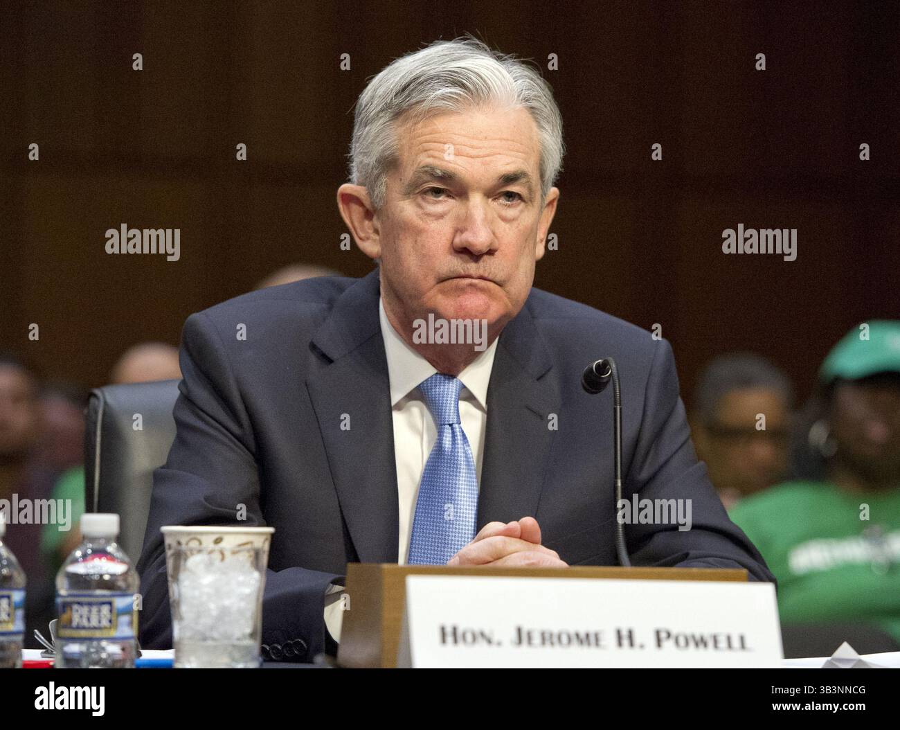 28. November 2017 - Washington, District of Columbia, Vereinigte Staaten von Amerika - Jerome H. Powell gibt am Dienstag, 28. November 2017 vor dem Senatsausschuss für Banken, Wohnungsbau und Stadtentwicklung Zeugnis über seine Ernennung zum Vorsitzenden des Board of Governors des Federal Reserve Systems auf dem Capitol Hill in Washington, DC. Credit: Ron Sachs / CNP (Credit Image: © Ron Sachs/CNP via ZUMA Wire) Stockfoto