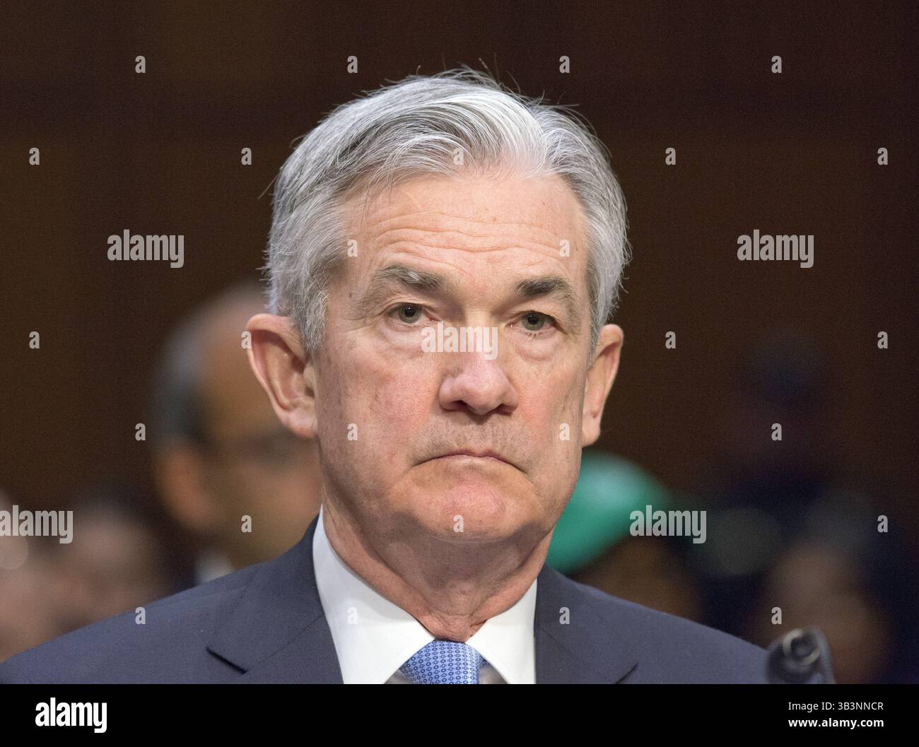 28. November 2017 - Washington, District of Columbia, Vereinigte Staaten von Amerika - Jerome H. Powell gibt am Dienstag, 28. November 2017 vor dem Senatsausschuss für Banken, Wohnungsbau und Stadtentwicklung Zeugnis über seine Ernennung zum Vorsitzenden des Board of Governors des Federal Reserve Systems auf dem Capitol Hill in Washington, DC. Credit: Ron Sachs / CNP (Credit Image: © Ron Sachs/CNP via ZUMA Wire) Stockfoto